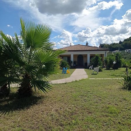 B&B Le Rose Санта-Мария-ди-Кастеллабате Экстерьер фото