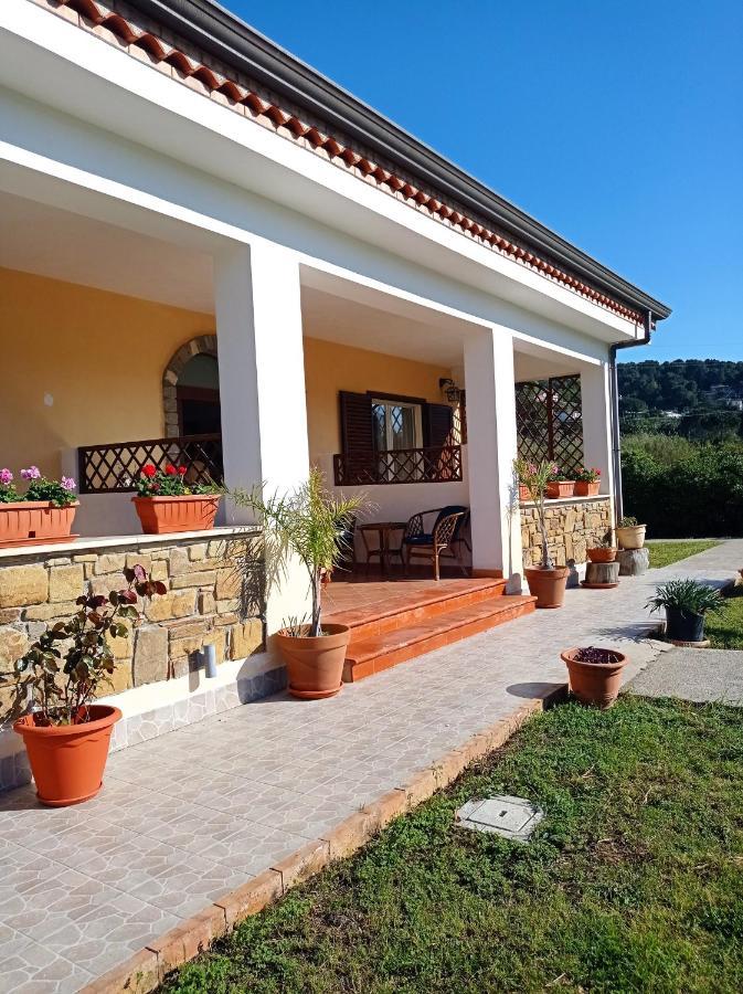B&B Le Rose Санта-Мария-ди-Кастеллабате Экстерьер фото