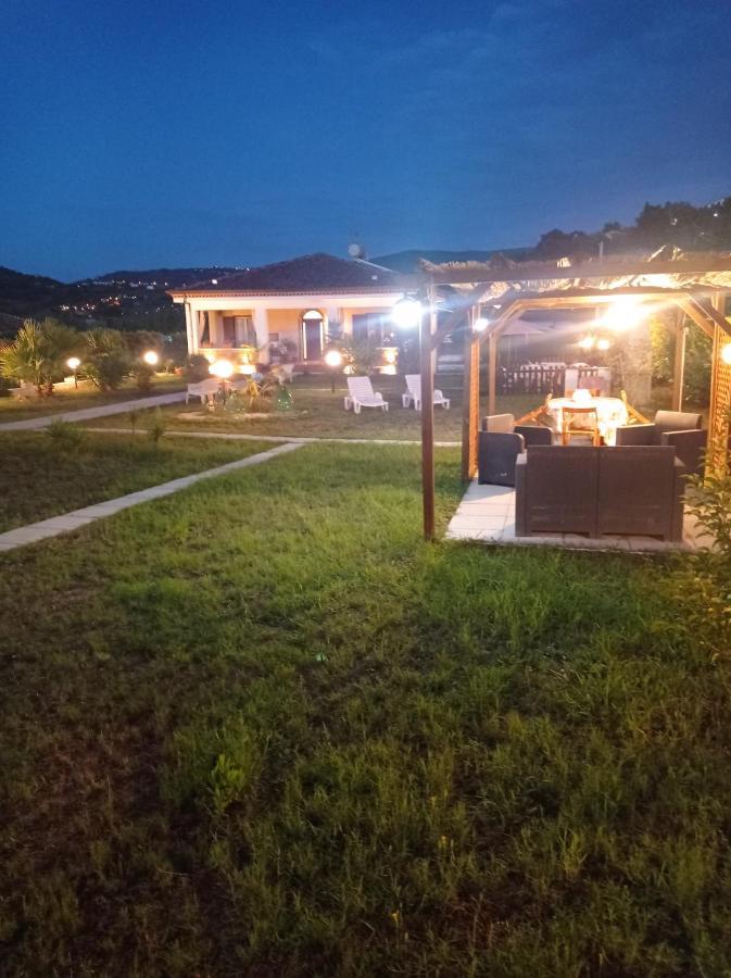 B&B Le Rose Санта-Мария-ди-Кастеллабате Экстерьер фото