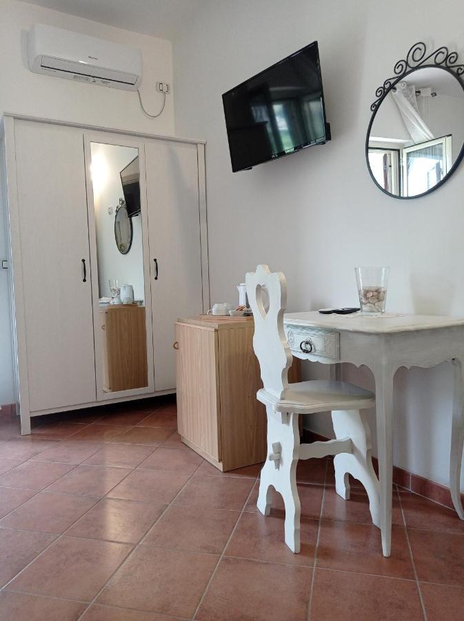 B&B Le Rose Санта-Мария-ди-Кастеллабате Экстерьер фото