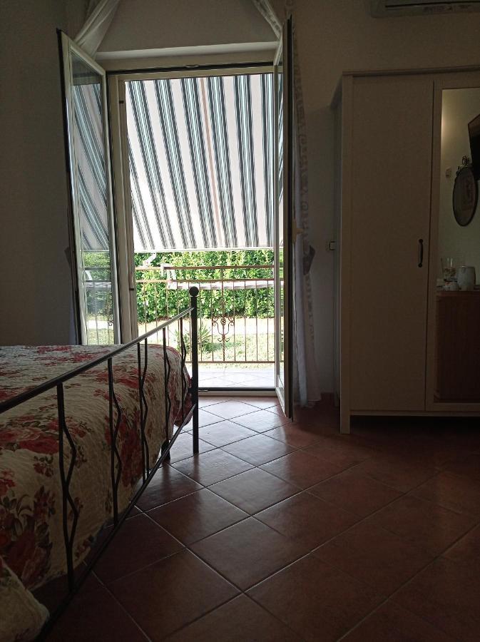 B&B Le Rose Санта-Мария-ди-Кастеллабате Экстерьер фото