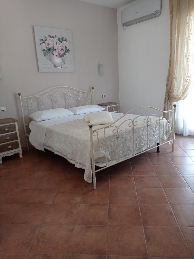B&B Le Rose Санта-Мария-ди-Кастеллабате Экстерьер фото