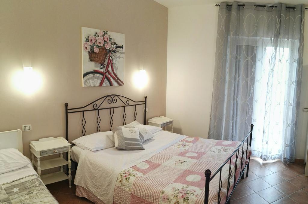 B&B Le Rose Санта-Мария-ди-Кастеллабате Экстерьер фото